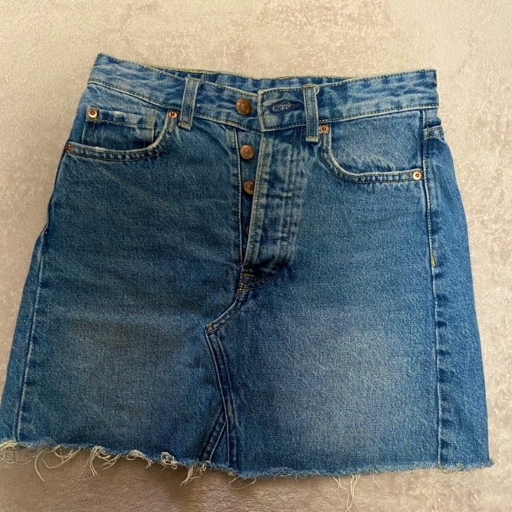 Selling a cute jean skirt from H&M
